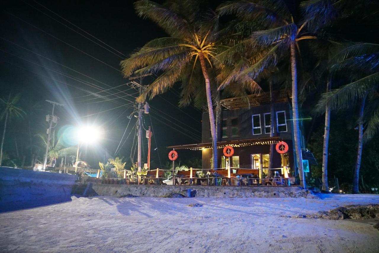 L Cafe Restobar & Lyn'S Guest House Сан-Хуан Экстерьер фото