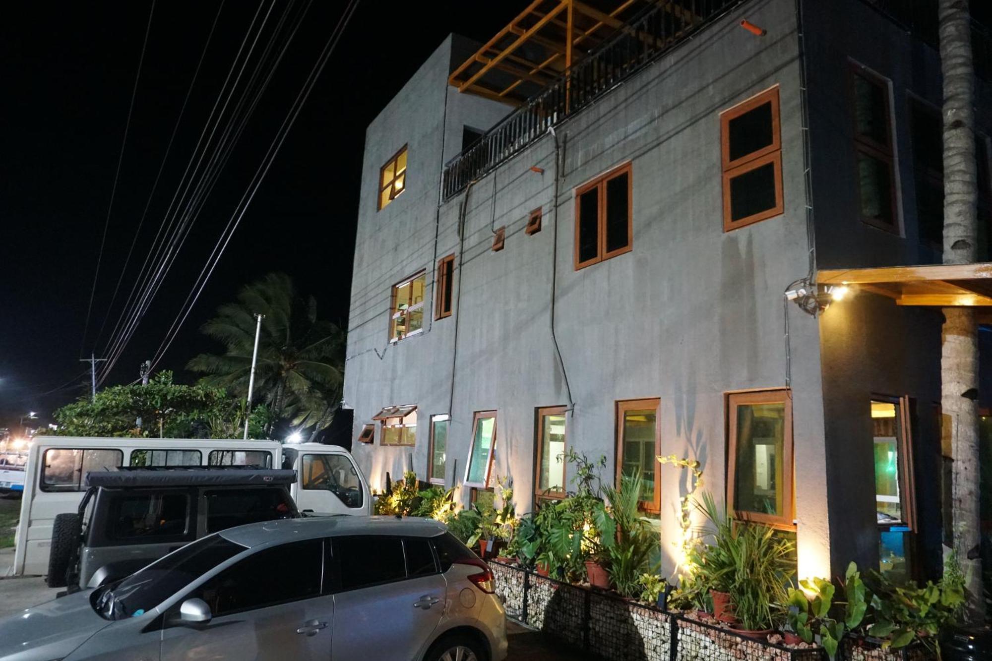 L Cafe Restobar & Lyn'S Guest House Сан-Хуан Экстерьер фото