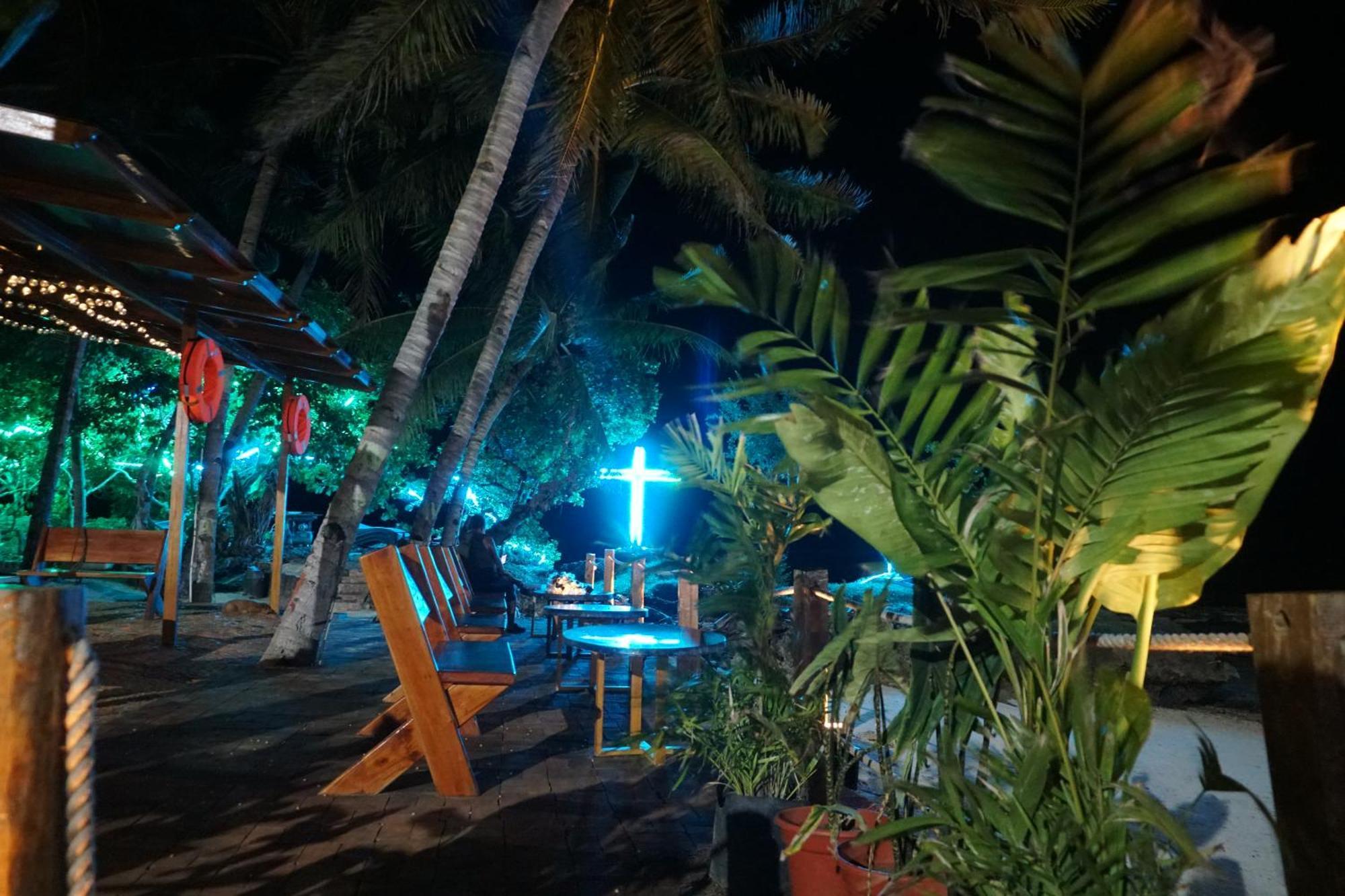 L Cafe Restobar & Lyn'S Guest House Сан-Хуан Экстерьер фото