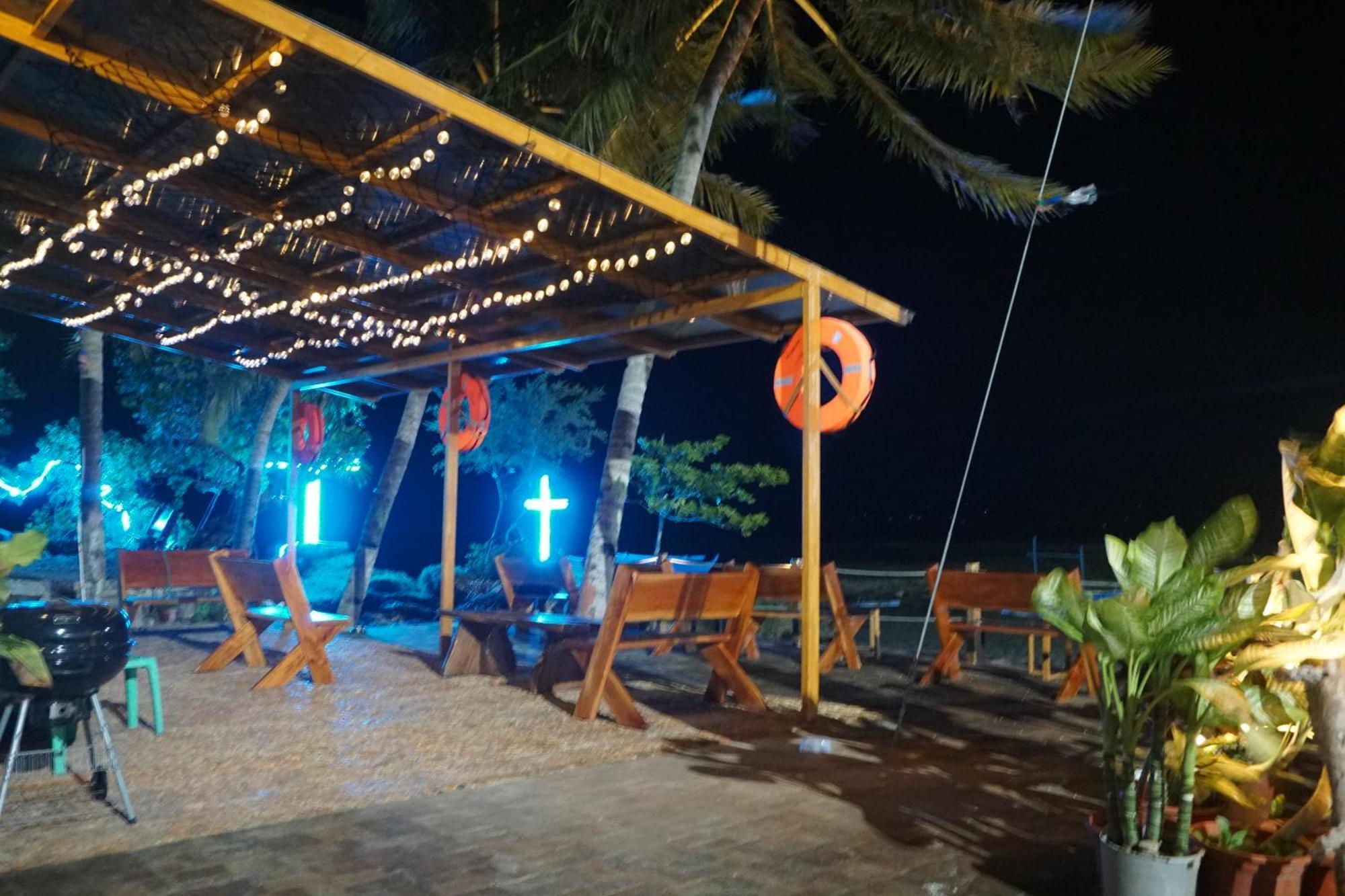 L Cafe Restobar & Lyn'S Guest House Сан-Хуан Экстерьер фото