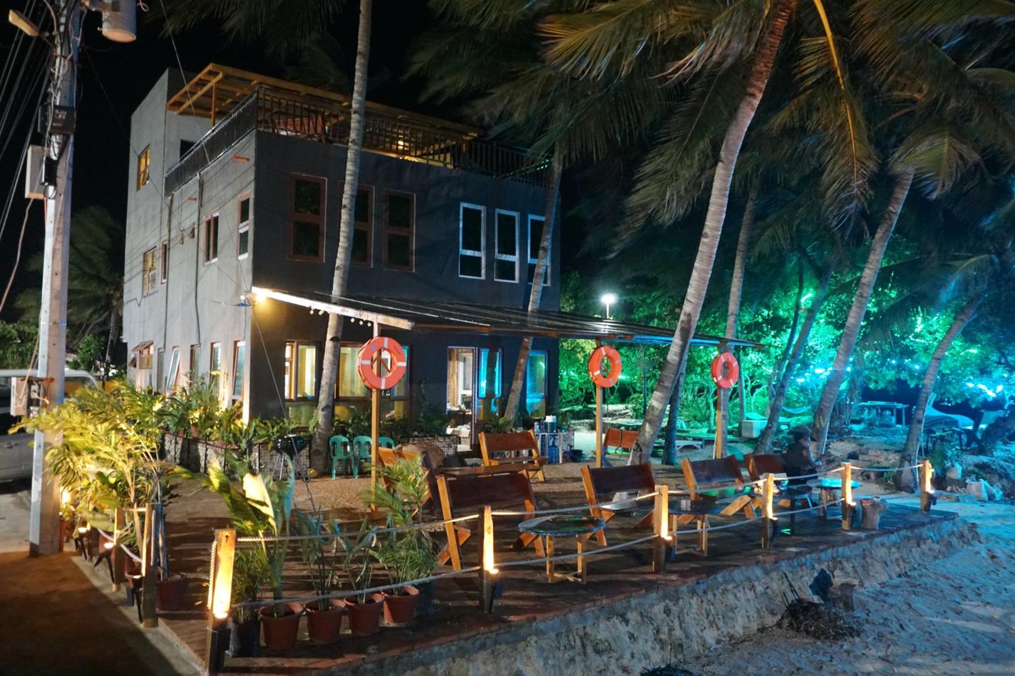 L Cafe Restobar & Lyn'S Guest House Сан-Хуан Экстерьер фото